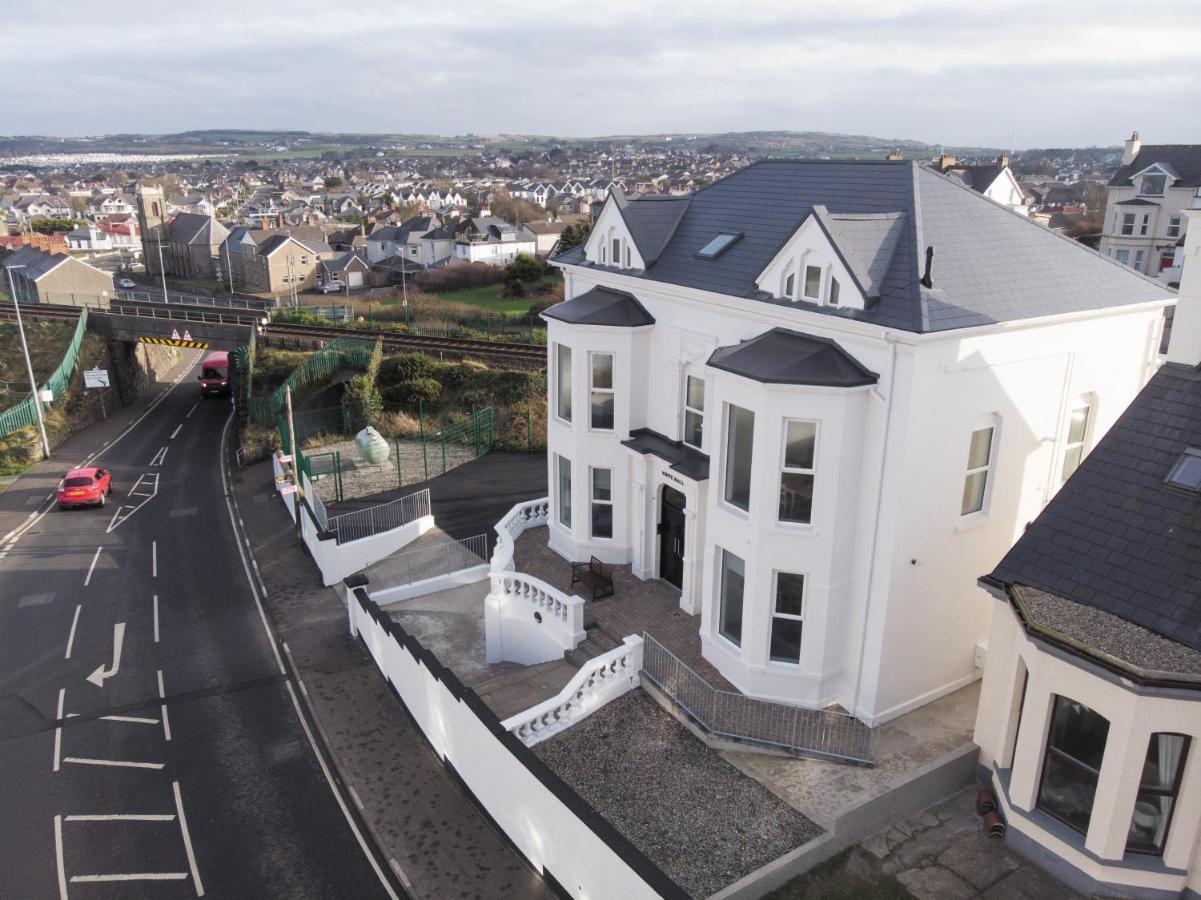 White Hall Portrush Luaran gambar