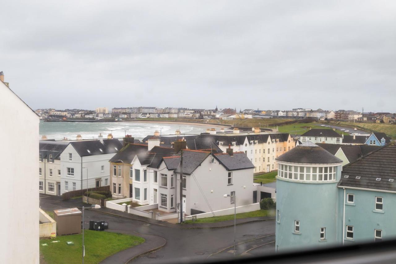 White Hall Portrush Luaran gambar