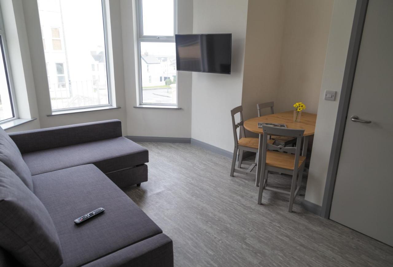 White Hall Portrush Luaran gambar