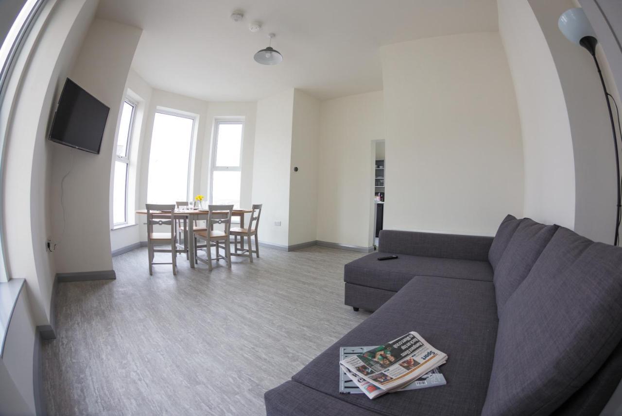 White Hall Portrush Luaran gambar