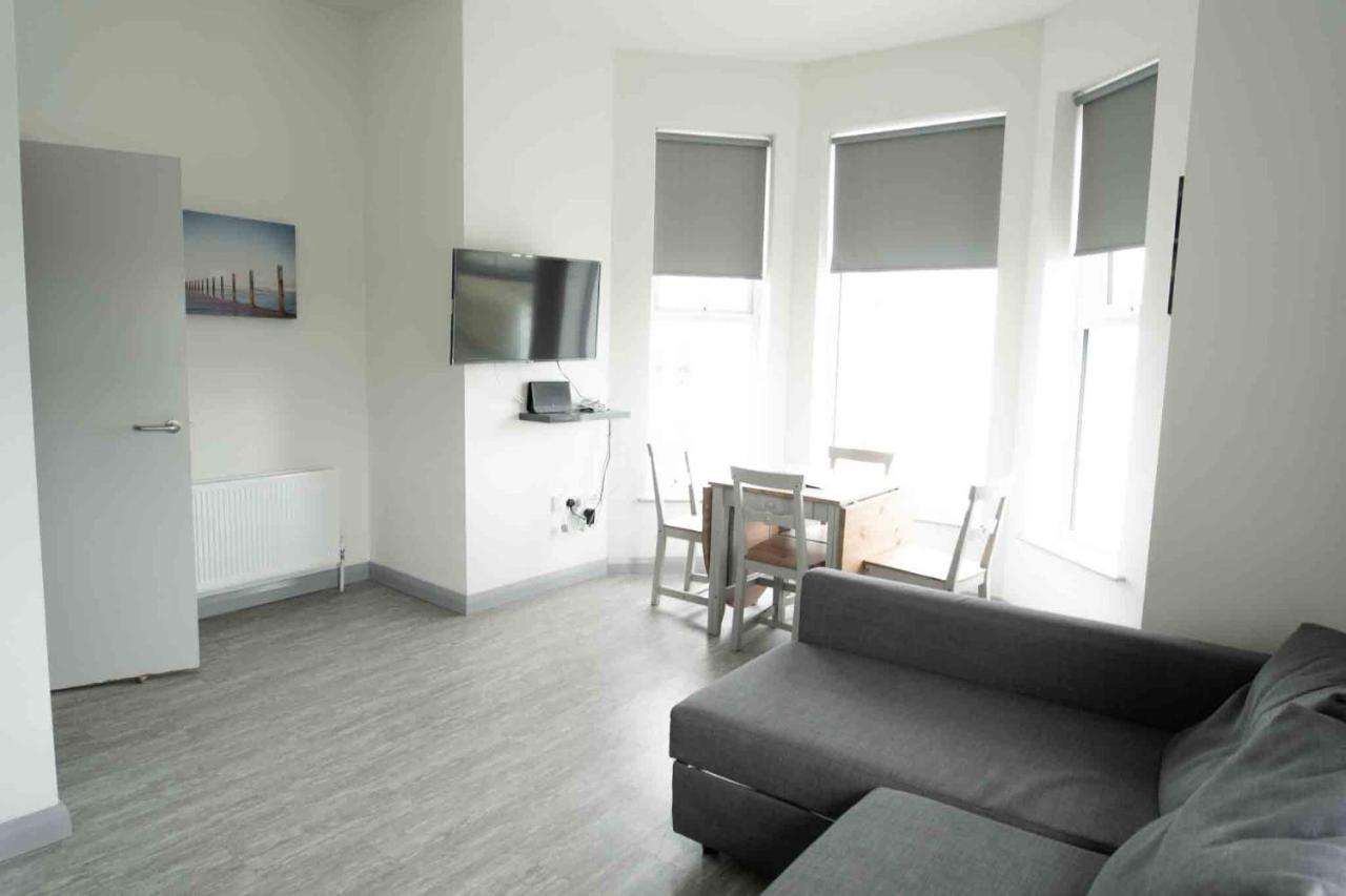 White Hall Portrush Luaran gambar