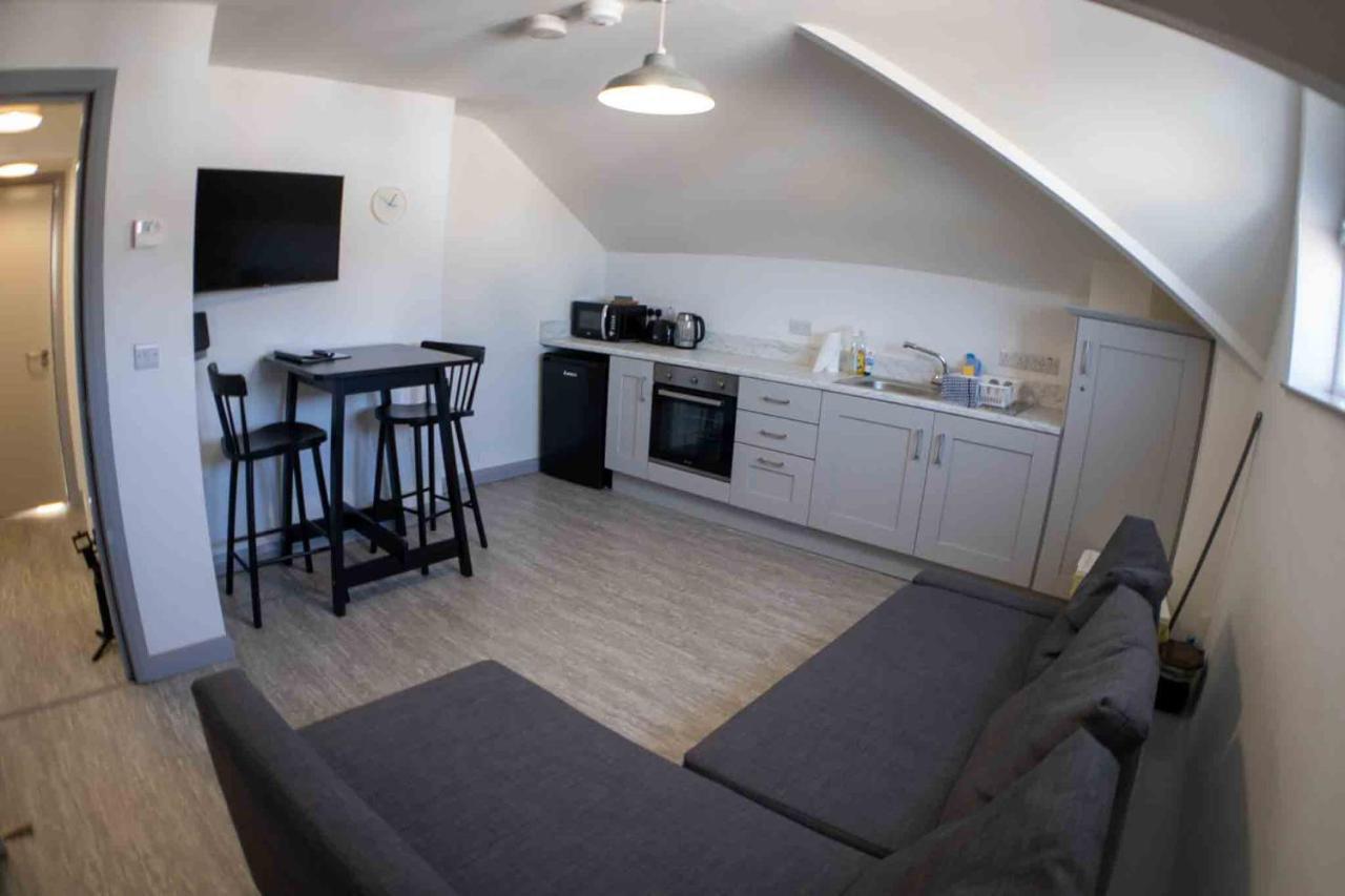 White Hall Portrush Luaran gambar